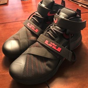 Nike LeBron Zoom Solider 9 Basketball Shoe